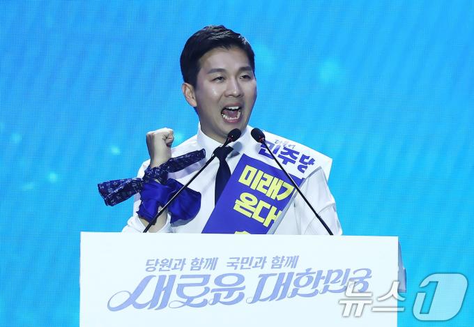 [사진] 지지 호소하는 김지수 민주당 대표 후보