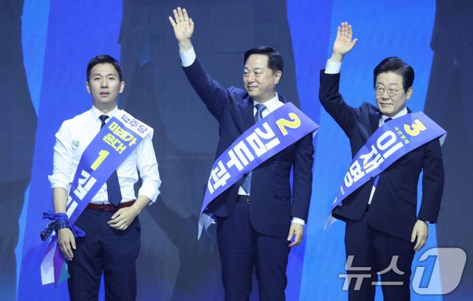 [사진] 민주당 대표 후보들 '당원들 향해'