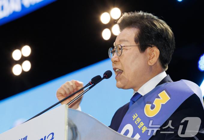 [사진] 정견발표 하는 이재명 당대표 후보