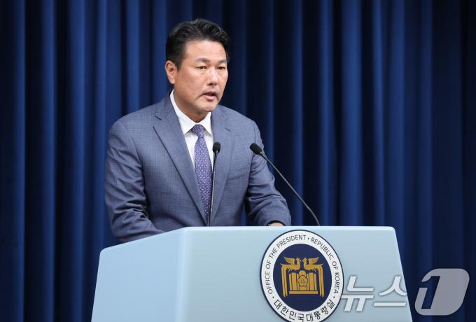 [사진] 브리핑 하는 김태효 국가안보실 1차장