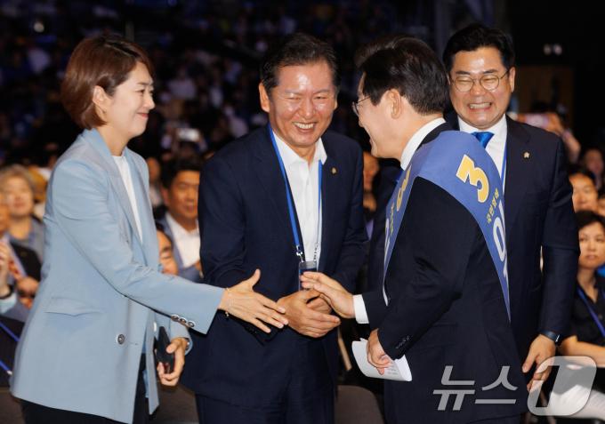 [사진] 정견발표 마친 이재명 후보