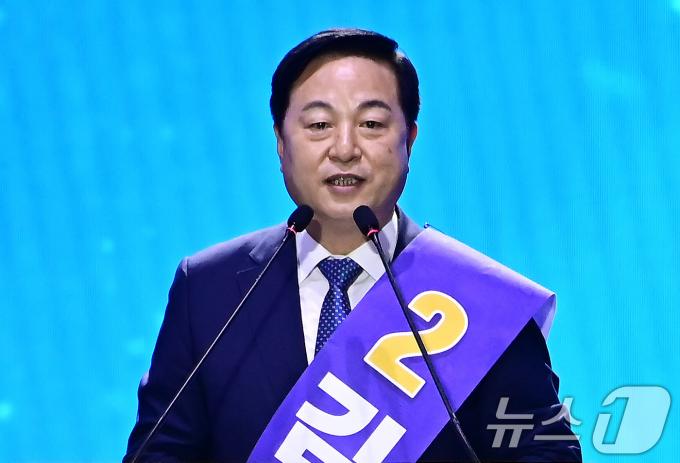 [사진] 정견발표하는 김두관 후보