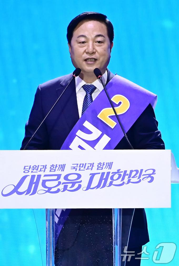 [사진] 정견발표하는 김두관 후보