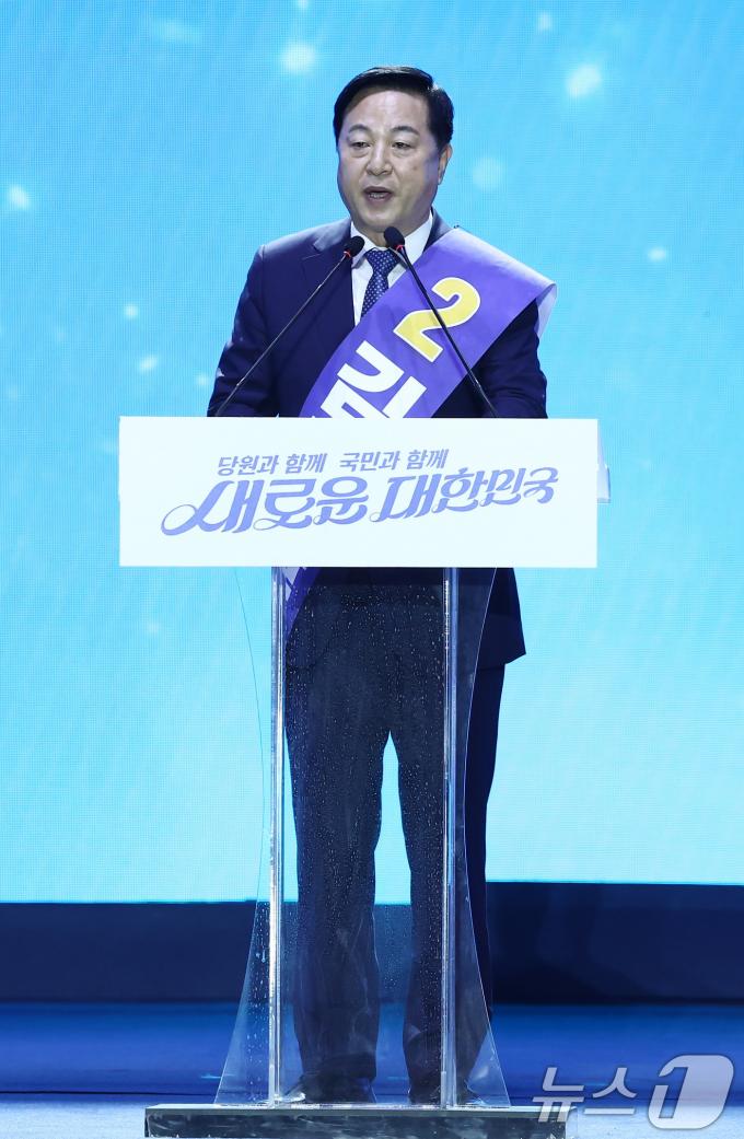 [사진] 정견발표 하는 김두관 후보