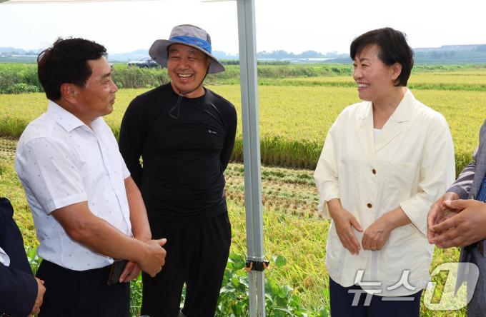 [사진] 올해 벼 작황 점검하는 송미령 장관