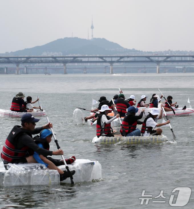 [사진] 재활용 플라스틱으로 만든 '한강호'