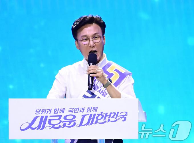 [사진] 정견발표하는 김민석 후보