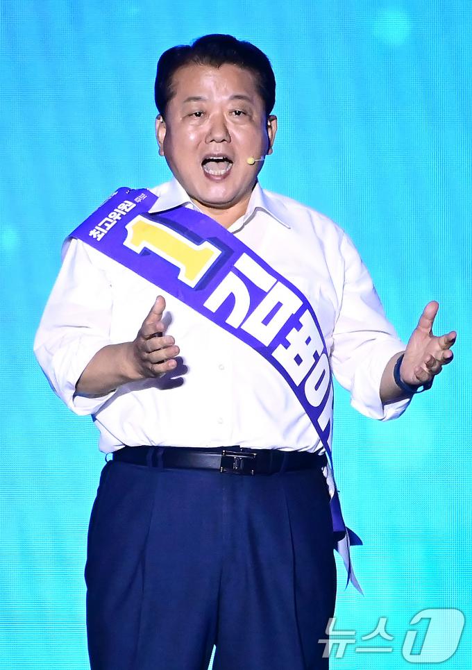 [사진] 정견발표하는 김병주 후보
