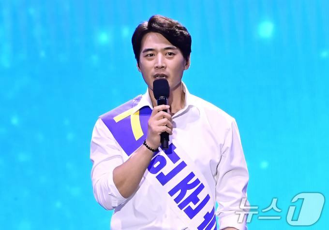 [사진] 정견발표하는 한준호 후보
