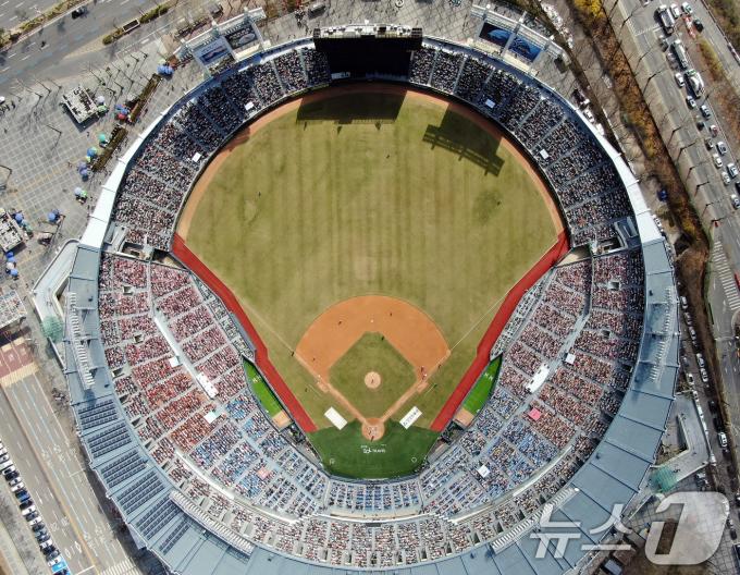 [사진] KBO 리그, 역대 최다 관중 신기록 달성 초읽기