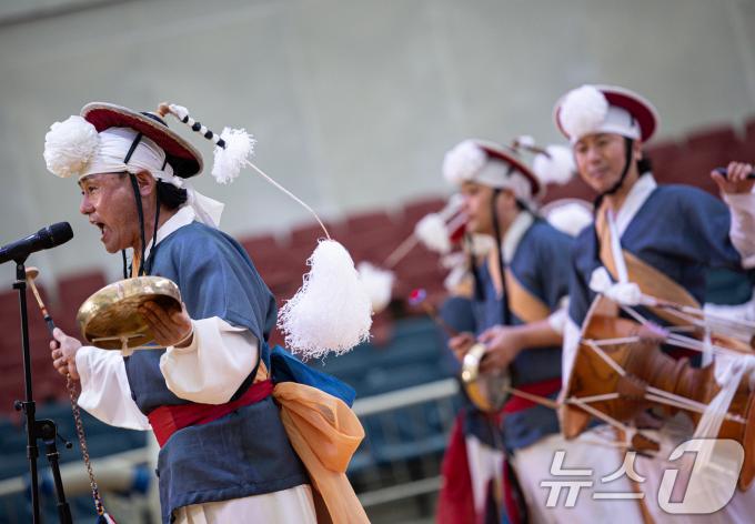 [사진] '한바탕 놀아보자꾸나'