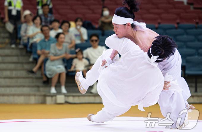 [사진] '이것이 전통씨름'