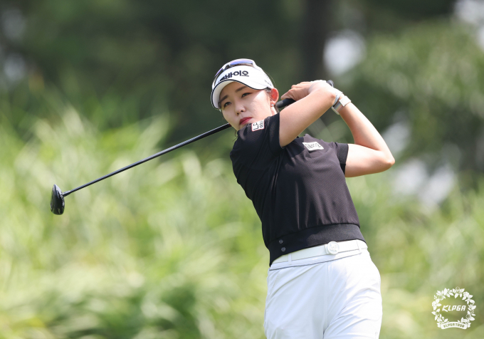 KLPGA 투어 더헤븐 마스터즈 정상에 오른 배소현. /사진= KLPGA