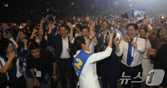 [사진] 민주당 전당대회, 당원들의 축제