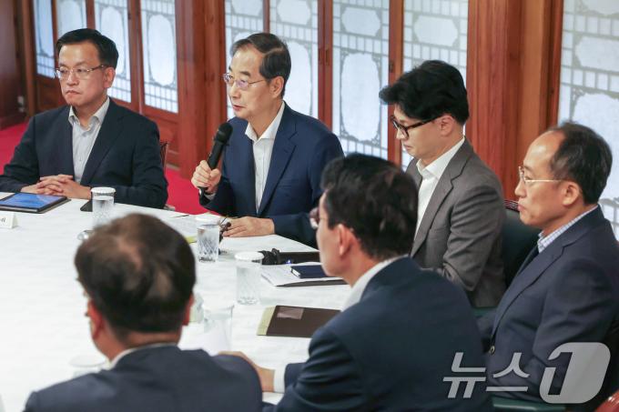 [사진] 모두발언하는 한덕수 총리