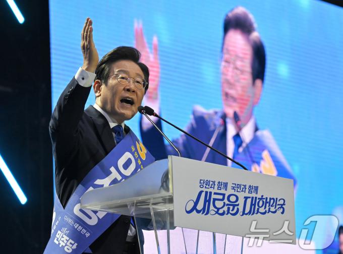 이재명 더불어민주당 대표 후보가 18일 오후 서울 송파구 KSPO DOME(올림픽체조경기장)에서 열린 제1차 정기전국당원대회에서 정견발표를 하고 있다.(공동취재)2024.8.18/뉴스1 ⓒ News1 김민지 기자