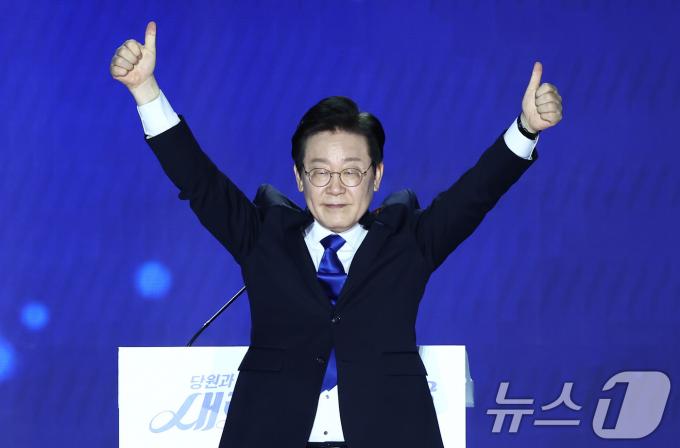[사진] 연임 성공한 이재명 민주당 대표
