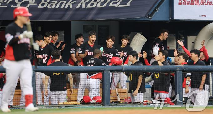 [사진] KIA, 1위 굳히기 들어가자!