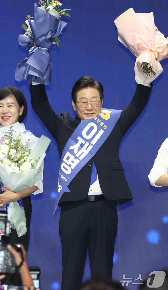 [사진] 이재명 '연임 성공, 압승'