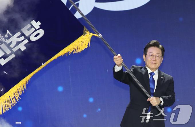 [사진] 이재명 '연임 성공'