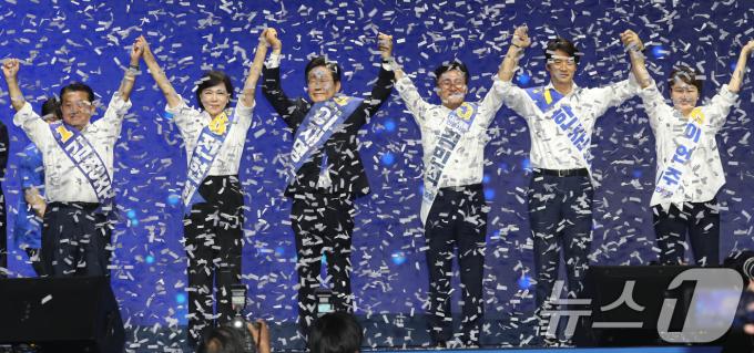 [사진] 민주당 새 지도부 출범