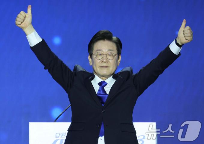 [사진] 이재명 대표 '압승'