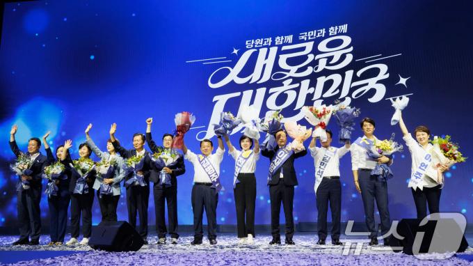 [사진] 민주당 새 지도부 출범