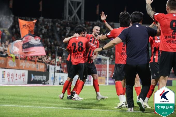2골 차 열세를 뒤집고 승리한 강원FC.(한국프로축구연맹 제공)