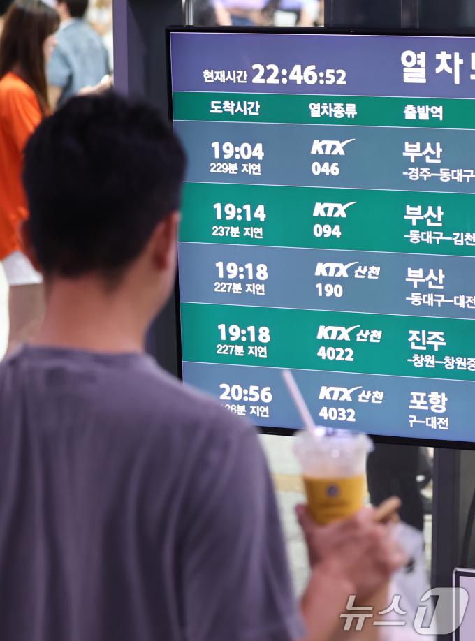 [사진] KTX 궤도 이탈 사고로 열차 운행 지연