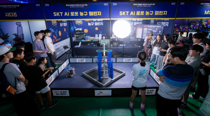 SK텔레콤은 지난 17~18일 개최한 'AI 로봇 농구 챌린지'에 300여명이 참여했다고 19일 밝혔다. /사진=SK텔레콤