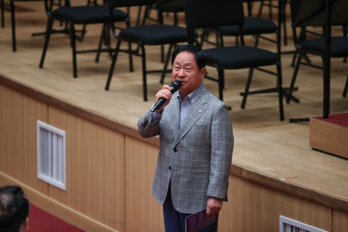 주광덕 남양주시장이 지난 16일 다산아트홀에서 '열린 꿈의 오케스트라 남양주'와 사단법인 '뷰티플마인드' 오케스트라의 합동 공연에 앞서 인사말을 하고 있다. / 사진제공=남양주시