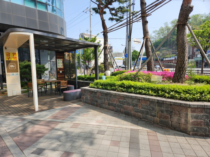 시가 공개공지인 휴식시설 관리 실태 점검에 나선다. 만안구 안양동 공개공지 전경.