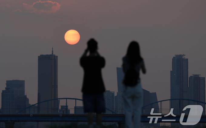 [사진] 식지 않는 열기 '열대야 지속'