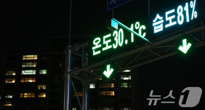 [사진] 서울 열대야, 관측 이래 최장 기록 경신중