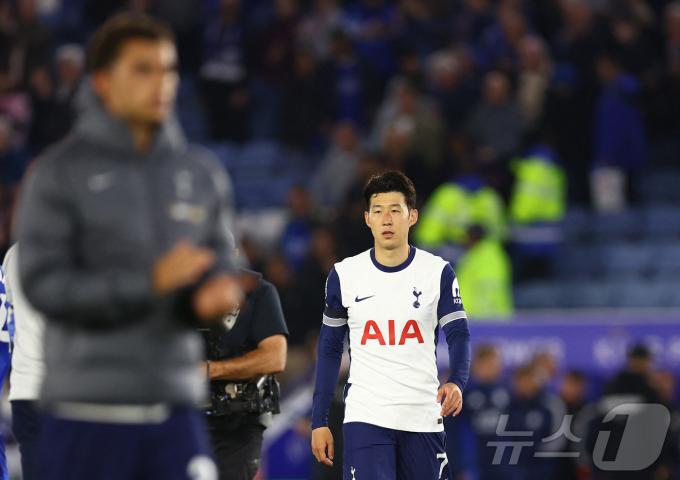 무승부로 경기를 마친 뒤 아쉬워하는 손흥민ⓒ 로이터=뉴스1