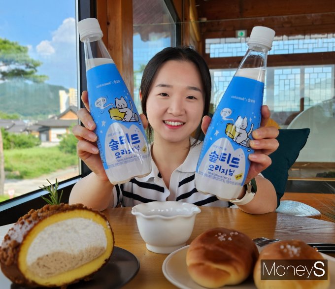 보해양조가 쿠캣, GS와 손잡고 막걸리에 소금 레시피를 적용해 만든 '쿠캣 솔티드 오리지널'/사진=보해양조 제공.