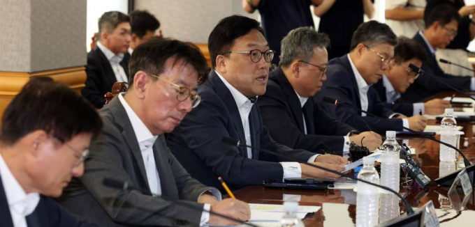 김병환 금융위원장이 20일 오전 서울 중구 명동 은행회관에서 열린 금융위원장·은행장 간담회에서 모두 발언을 하고 있다./사진=뉴스1