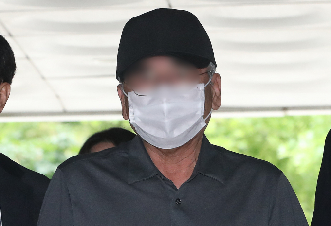 검찰이 20일 시청역 역주행 사고의 운전자를 구속 기소했다고 전했다. 사진은 시청역 역주행 참사' 가해 차량 운전자 차모씨(68)가 지난달 30일 서울 서초구 서울중앙지방법원에서 열린 구속 전 피의자 심문(영장실질심사)에 출석하는 모습. /사진=뉴스1