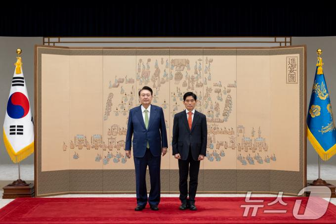[사진] 윤석열 대통령, 권세중 주트리니다드토바고대사 신임장 수여