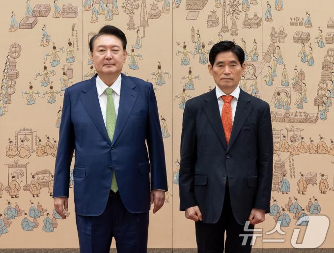 [사진] 윤석열 대통령, 권세중 주트리니다드토바고대사 신임장 수여