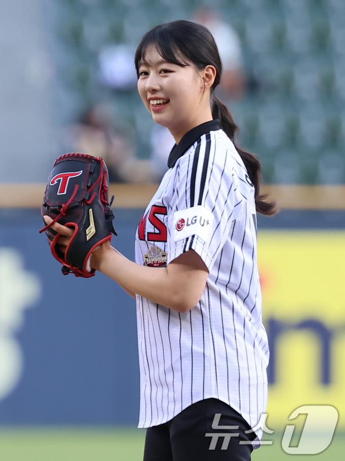 [사진] 시구나선 '양궁 3관왕' 임시현
