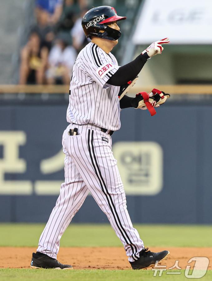 [사진] LG 김현수, 앞서간다!