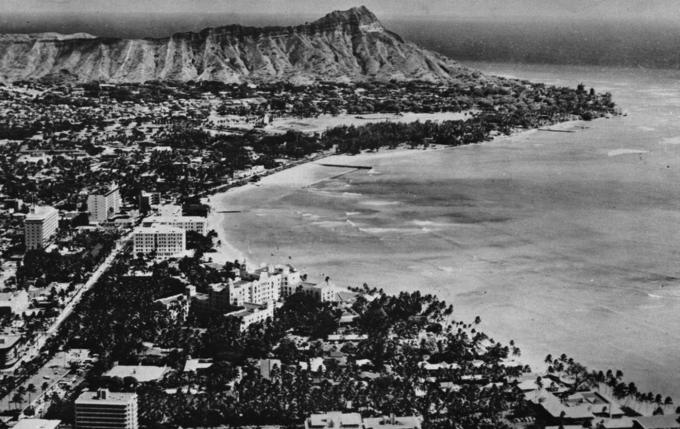 1959년 하와이 호눌룰루. (출처: U.S. Navy, 흑백사진(1959), Wikimedia Commons, Public Domain)