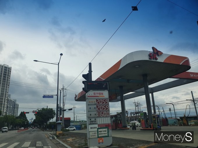 21일 현재 광주지역 휘발유 리터당 평균 가격은 1,676원, 경유 1,507원으로 나타났다.광주지역의 한 주유소(참고사진)/사진=머니S DB.