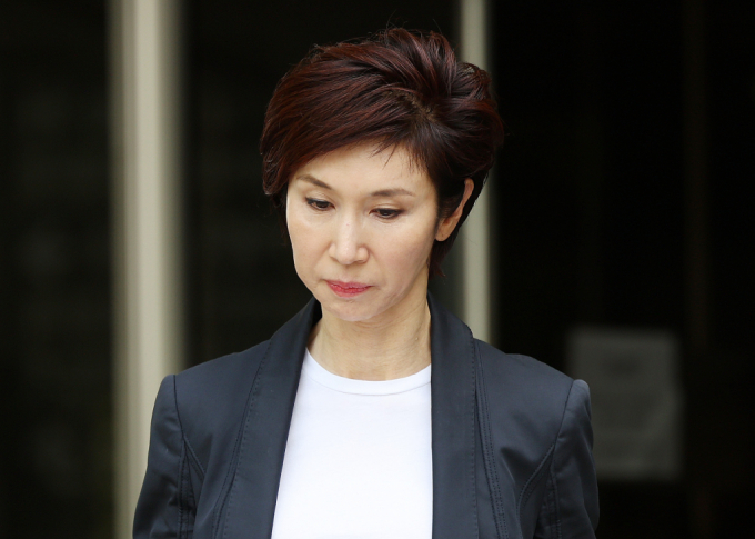 노소영 아트센터 나비 관장이 지난 4월16일 오후 서울 서초구 고등법원에서 열린 최태원 SK그룹 회장과의 이혼 관련 항소심 변론을 마친 뒤 법원을 나서고 있다. / 사진=뉴스1 박지혜 기자  /사진=(서울=뉴스1) 박지혜 기자