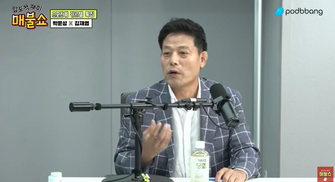 1988년 서울올림픽 금메달리스트 김재열은 자신의 제자였던 윤동식이 국가대표 선발전에서 떨어진 것을 두고 용인대 카르텔에 의한 편파 판정이라고 주장했다. 사진은 팟빵 매불쇼에 출연한 김재엽이 대한유도회에 용인대 카르텔이 있었음을 주장하는 모습. /사진=유튜브 채널 매불쇼 캡 