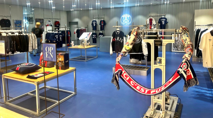 신세계센텀시티 지하 2층에 위치한 프랑스 축구 ‘파리 생제르멩(PSG)’ 공식구단 매장 모습/사진=신세계센텀시티