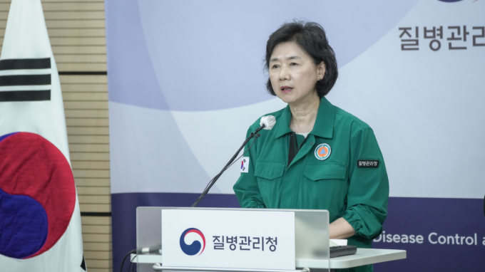 다음 달부터 신종 코로나바이러스 감염증(코로나19) 유행이 완화할 것으로 예상된다. 사진은 이날 브리핑을 진행하는 지영미 질병관리청장. /사진=뉴스1(질병청 제공)
