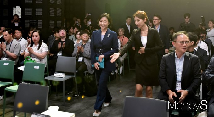 [머니S포토] '딥테크 밸류업 프로그램' 론칭 참석한 중기부 오영주 장관