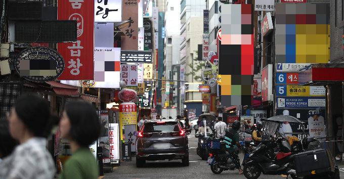 배달 플랫폼을 이용하는 자영업자들이 배달음식가격을 채널별로 다르게 적용하는 '배달음식 가격 차등적용의 날'을 진행한다. 지난달 서울 종로구 먹자골목의 모습으로 기사 내용과 직접적인 관련이 없음. /사진=뉴스1